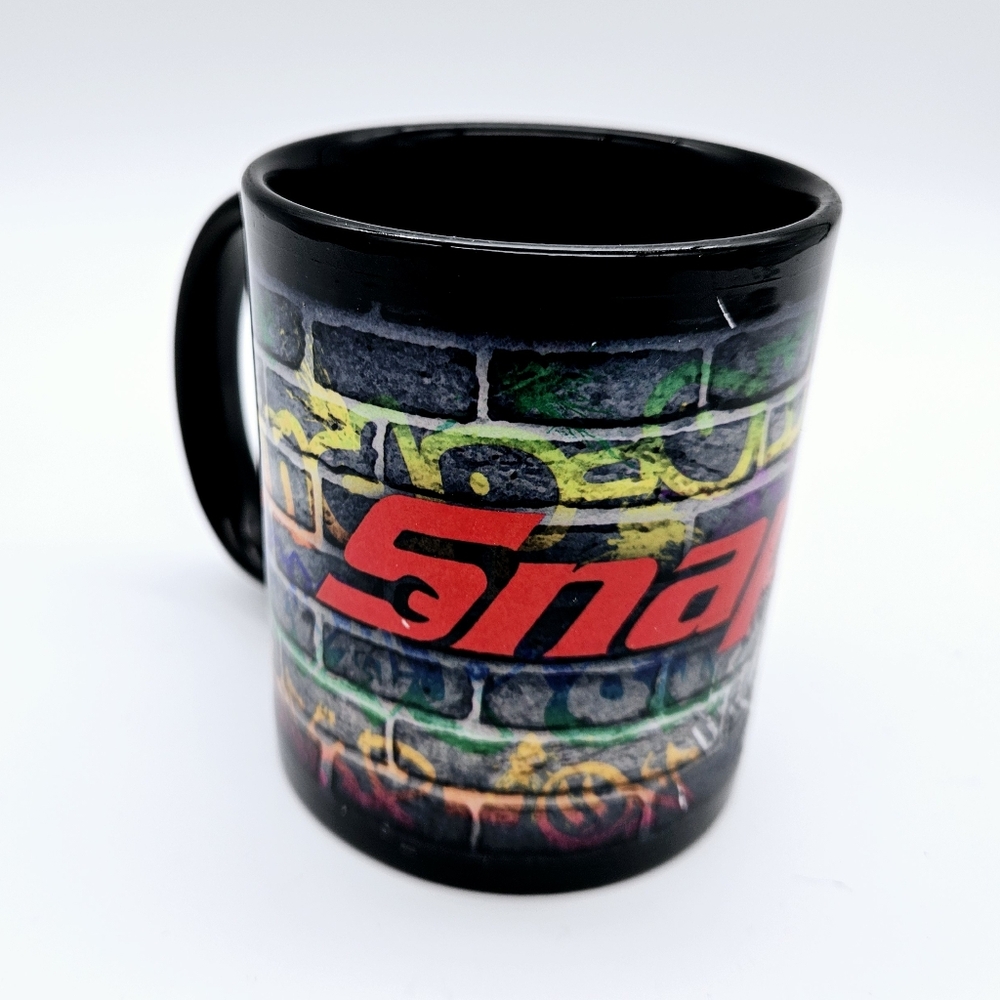 SNAP-ON | graffiti brick wall coffee mug